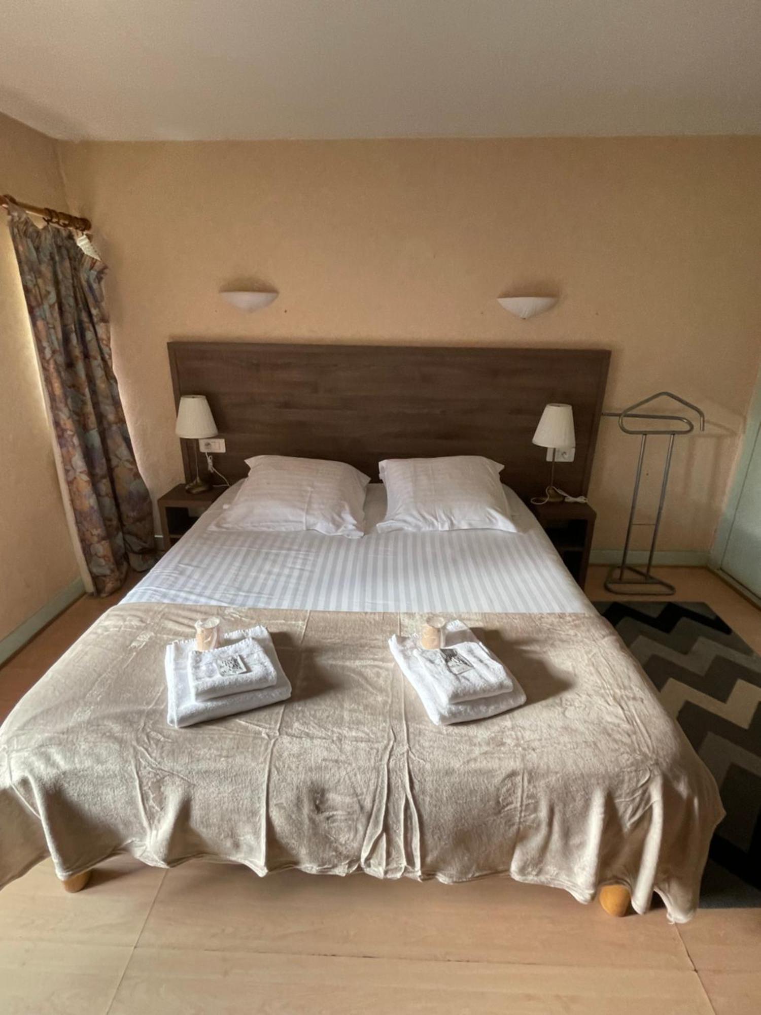 Hotel Du Commerce Semur-en-Auxois Esterno foto