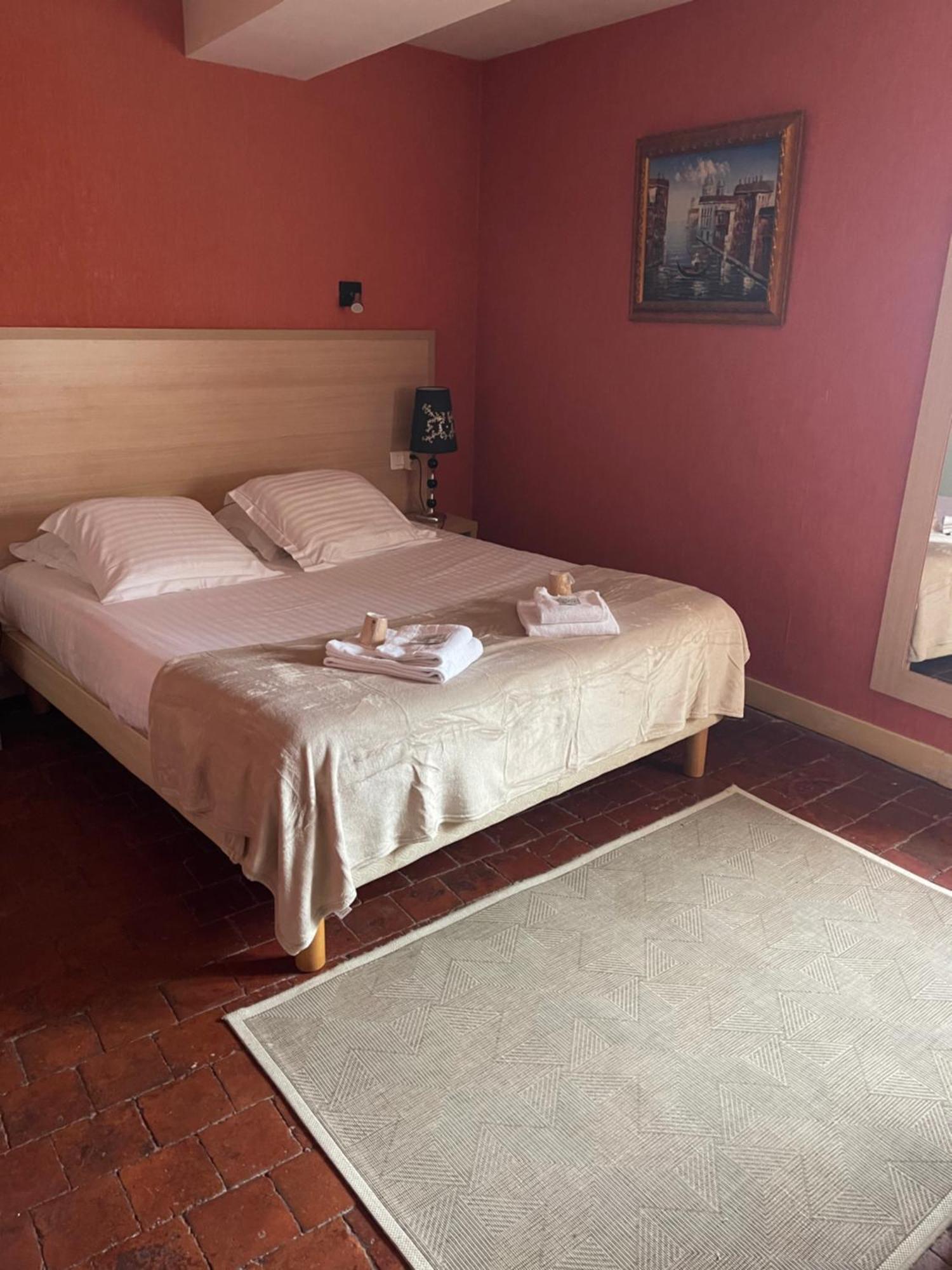 Hotel Du Commerce Semur-en-Auxois Esterno foto