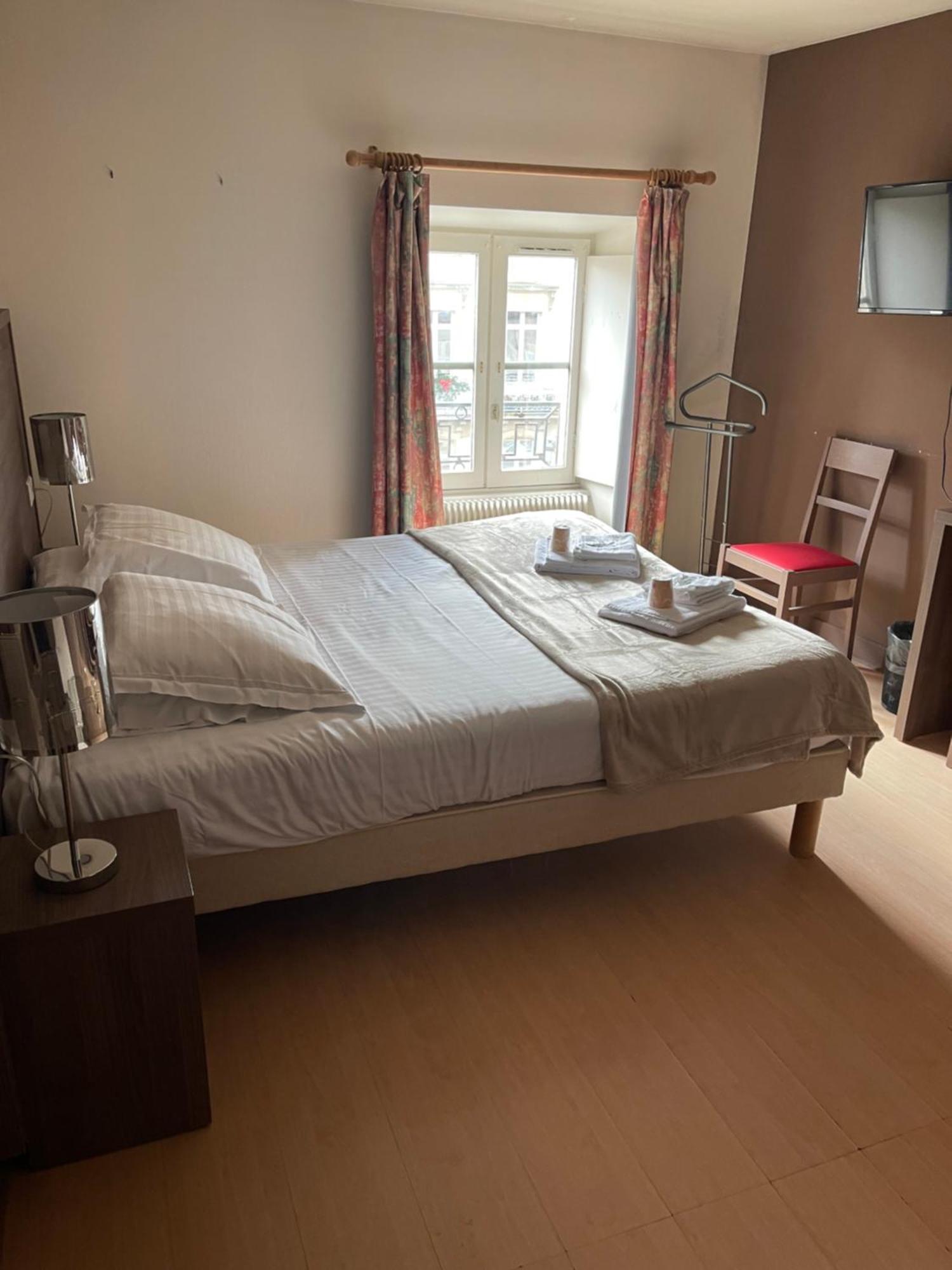 Hotel Du Commerce Semur-en-Auxois Esterno foto
