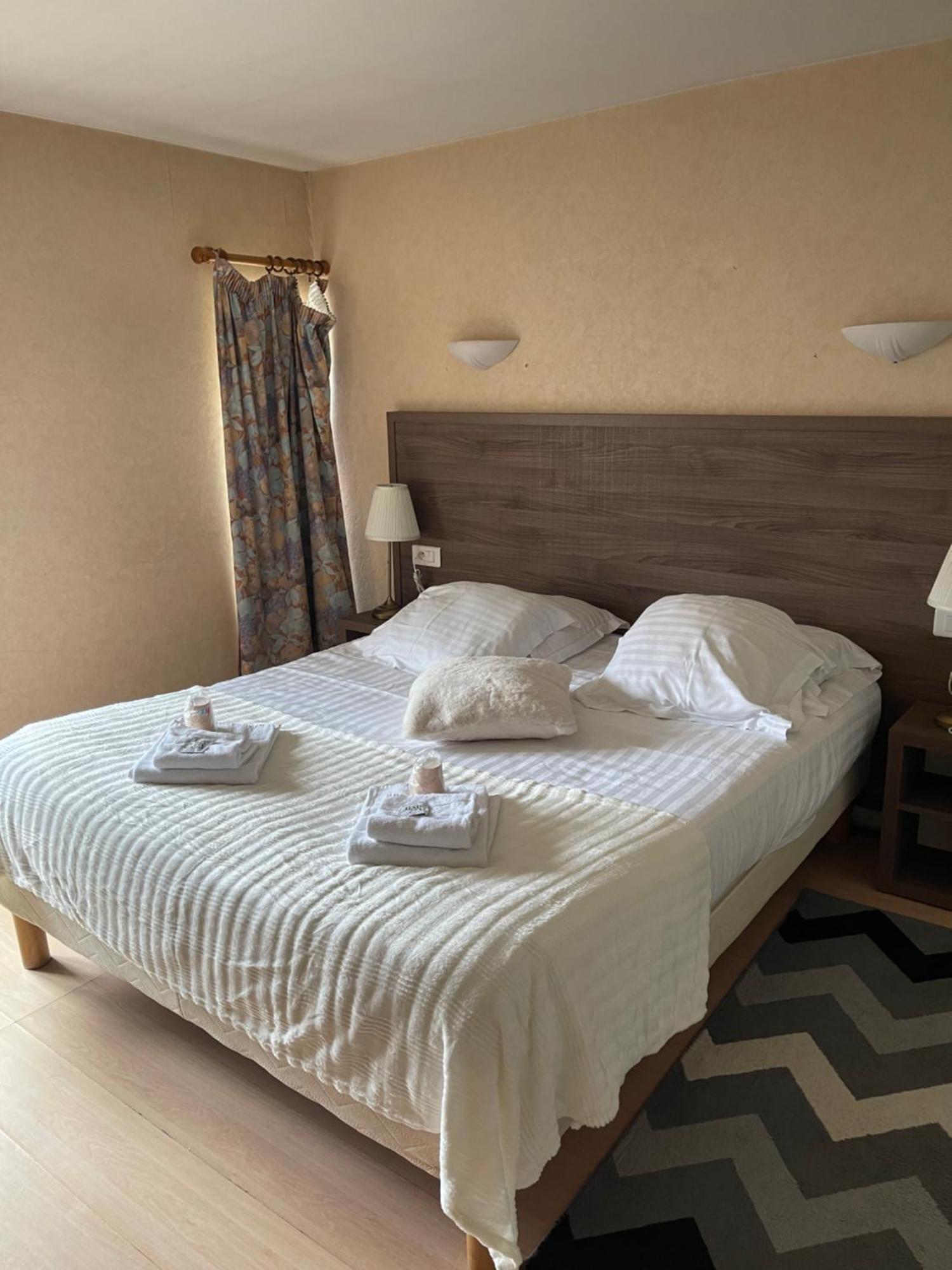 Hotel Du Commerce Semur-en-Auxois Esterno foto