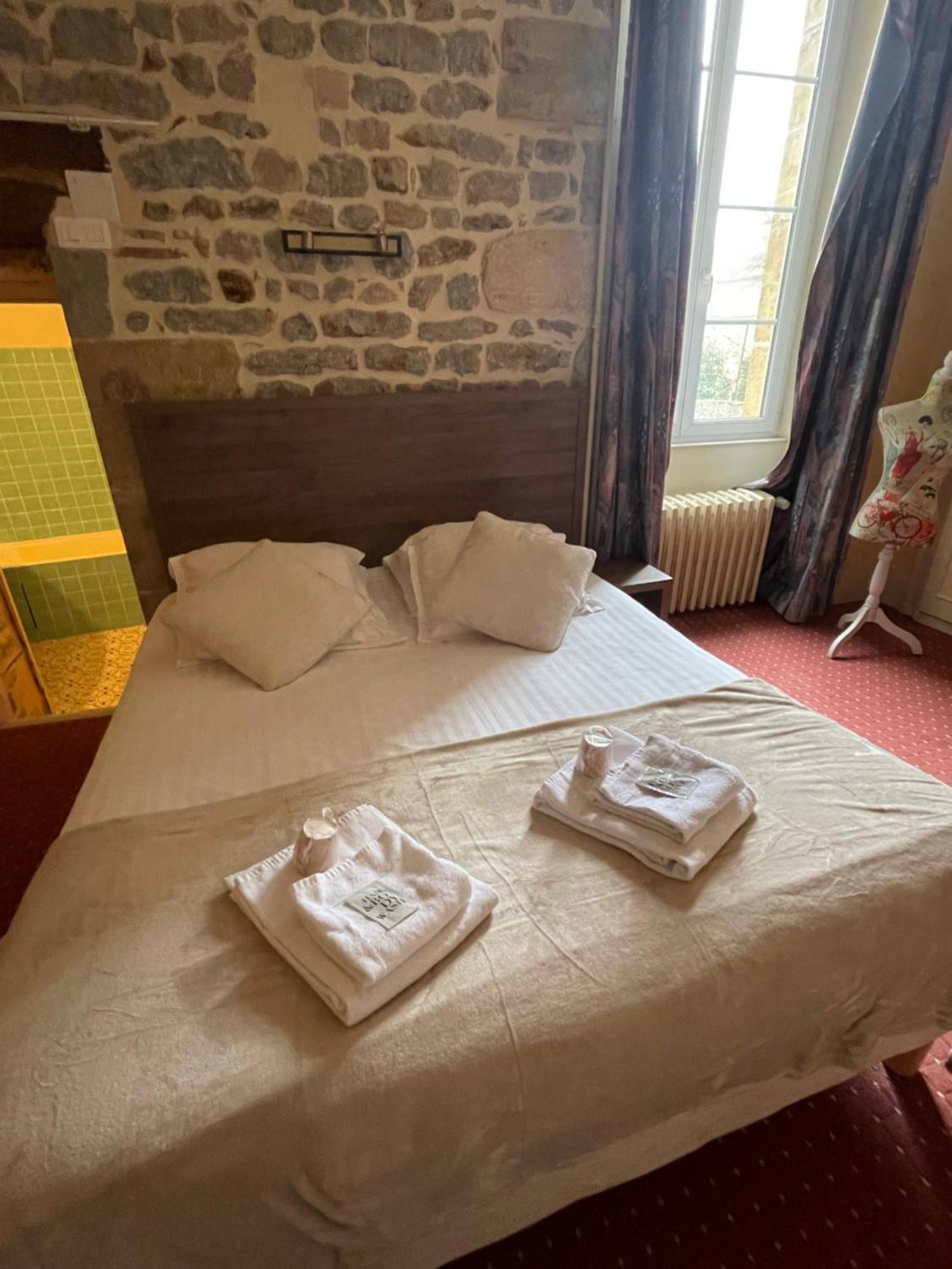 Hotel Du Commerce Semur-en-Auxois Esterno foto