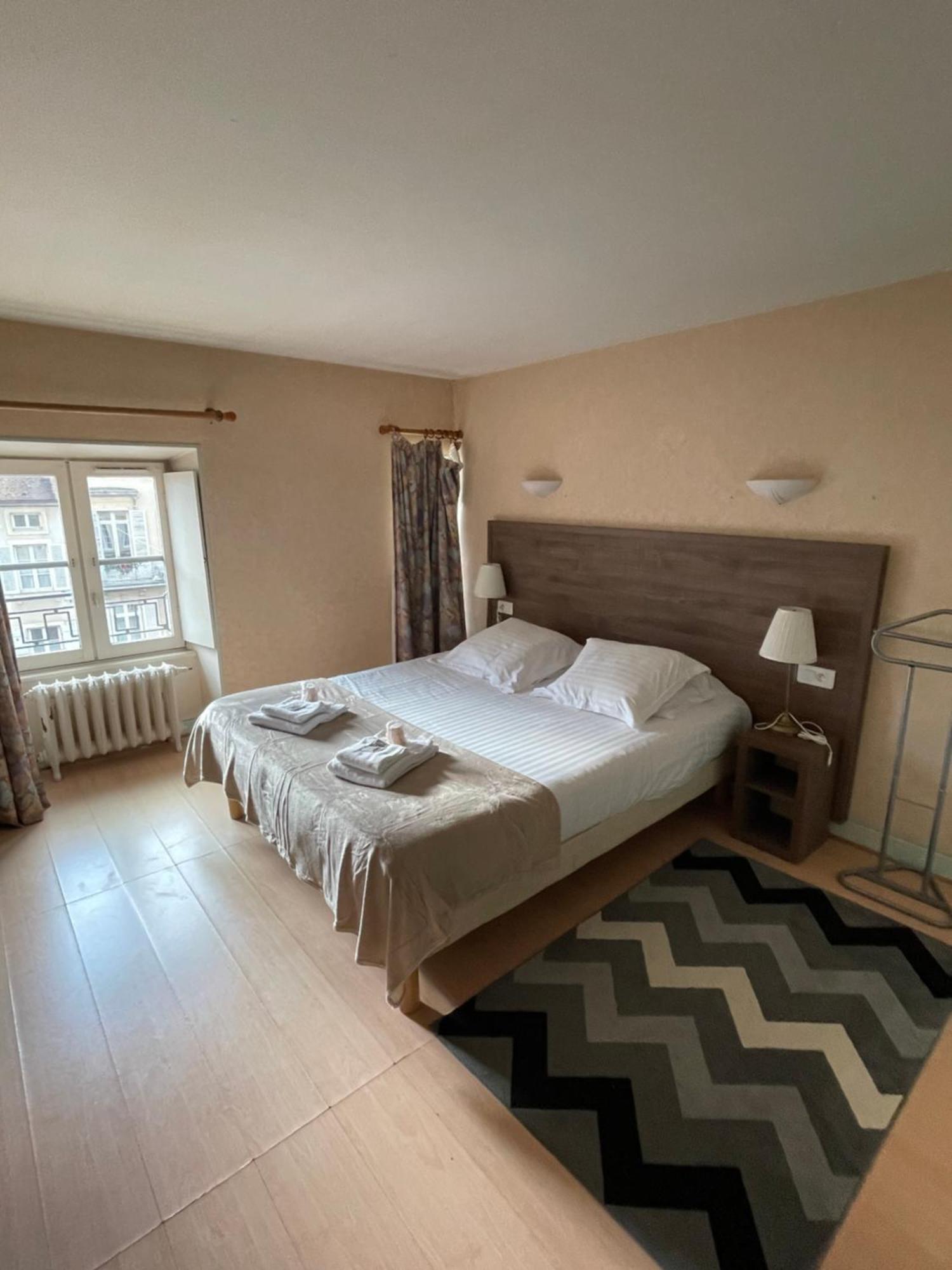 Hotel Du Commerce Semur-en-Auxois Esterno foto